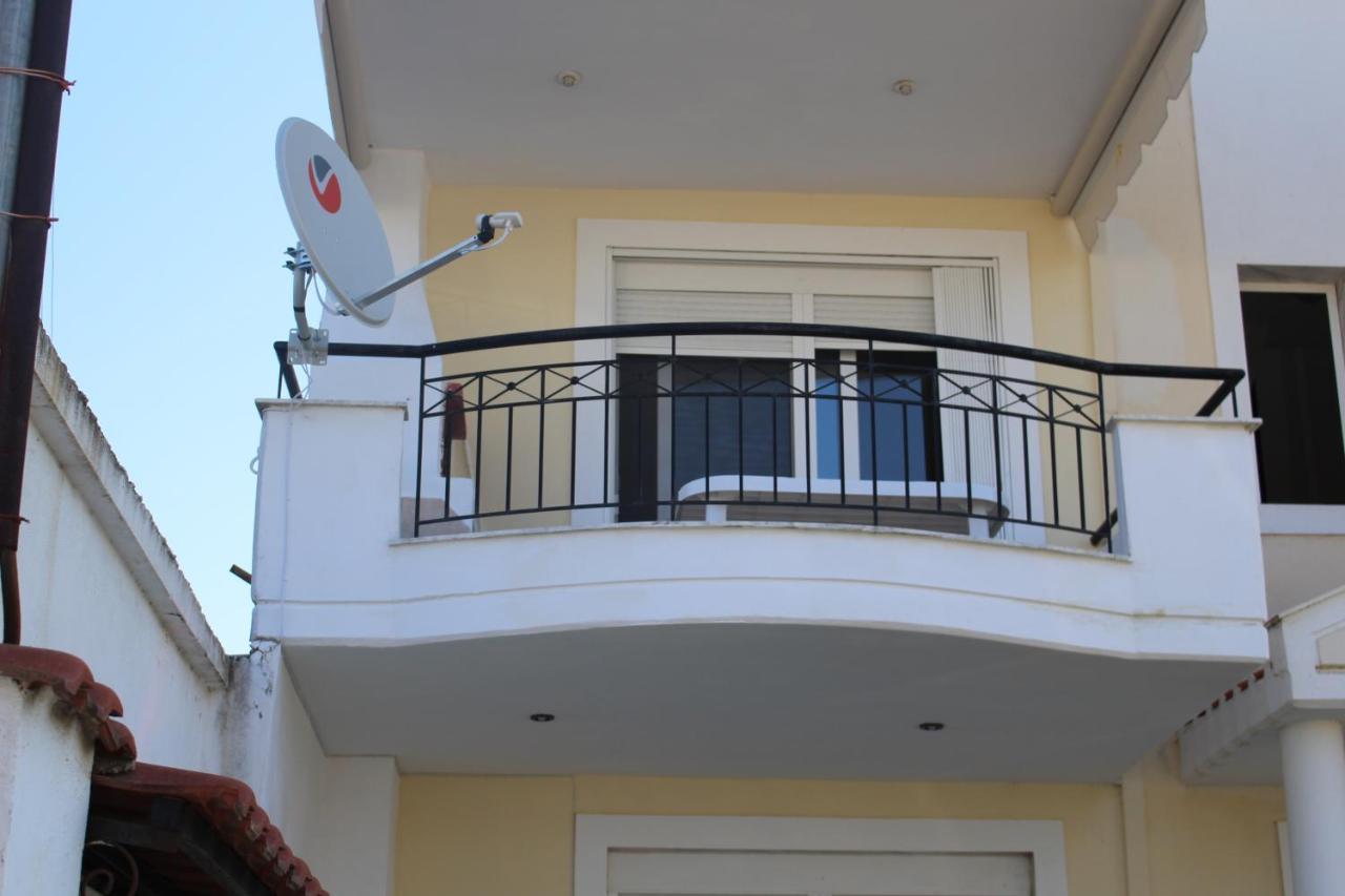 Paralia Ofriniou Gr Sunrise Apartments 3 Bagian luar foto