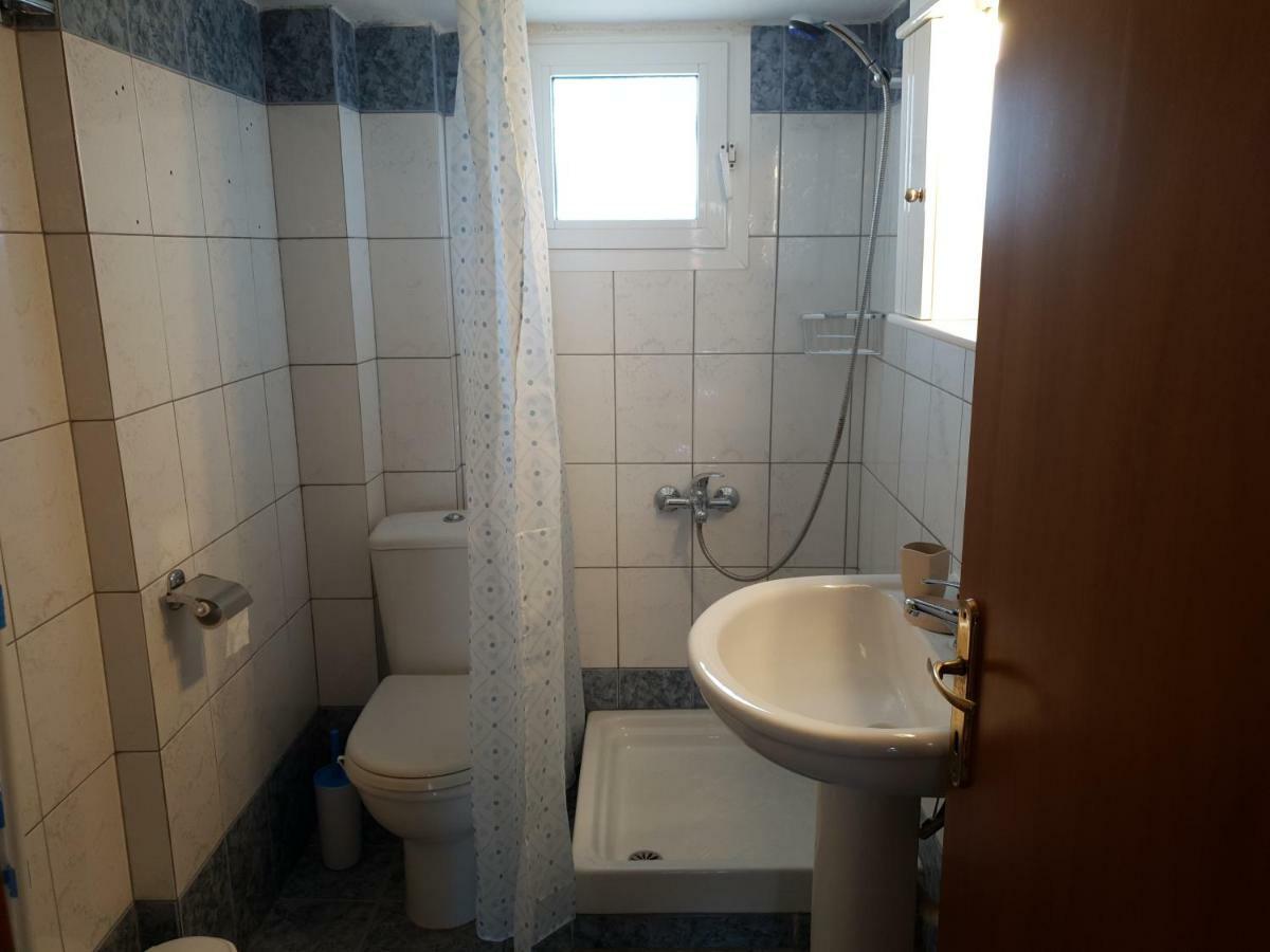 Paralia Ofriniou Gr Sunrise Apartments 3 Bagian luar foto